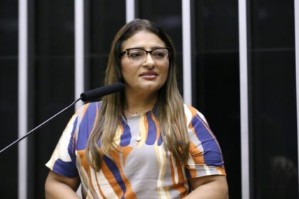 Projeto garante licença de 120 dias a estagiária gestante