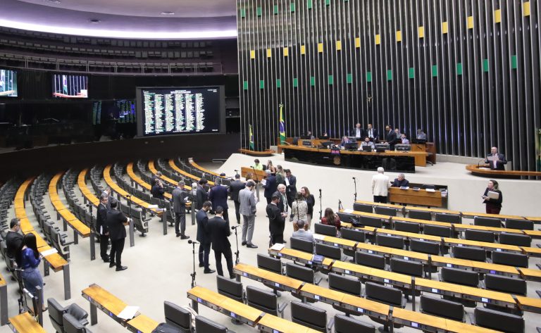 Câmara aprova projeto que cria a Medalha Prefeitos pela Alfabetização das Crianças