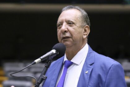 Comissão aprova projeto que obriga SUS a realizar tratamento de implante dentário
