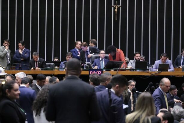 Câmara aprova em 2º turno PEC que altera regras para pagamento de precatórios